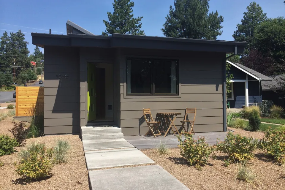 Detached backyard cottage in Oregon